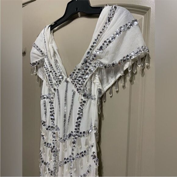 ASOS NWT Embellished Fringe Cocktail Dress In white
Size 4 - Picture 12 of 15